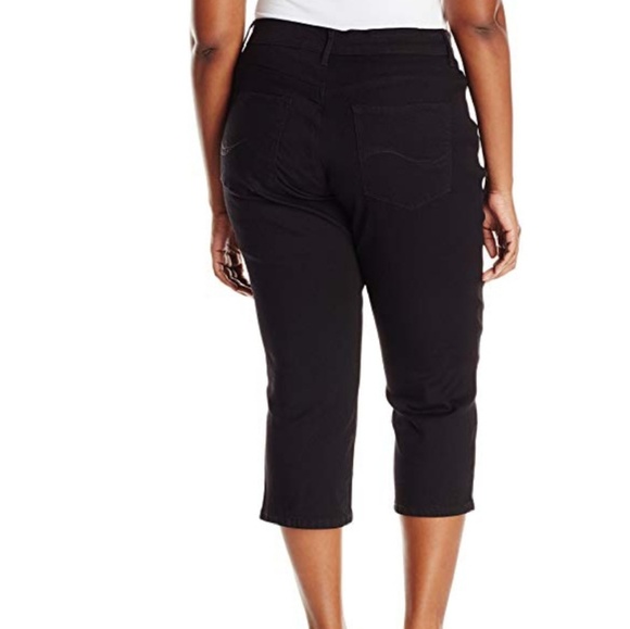 Women's Plus Size Easy Fit Capri Jean - Picture 2 of 4